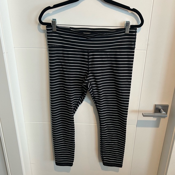 GapFit High Rise Power 7/8 Leggings - Picture 2 of 2